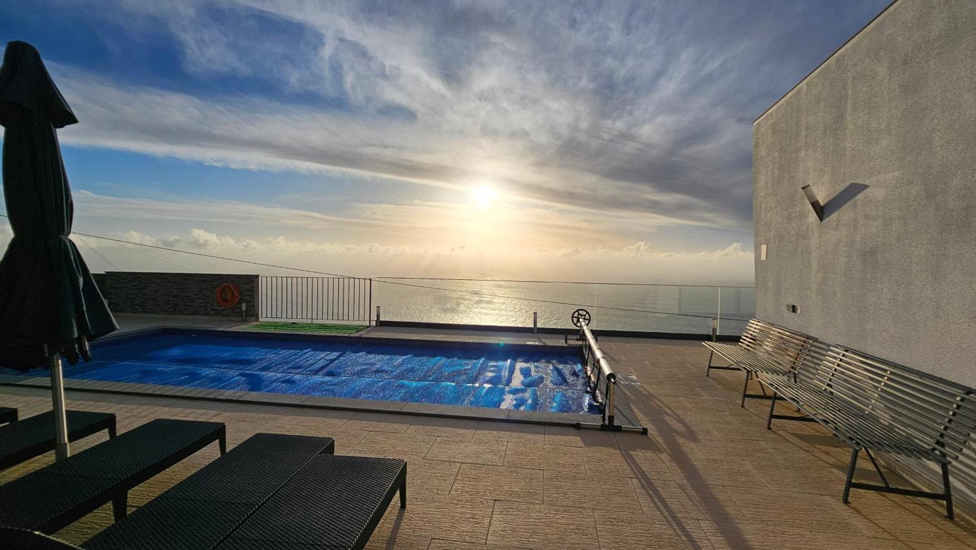 Majestic Seaview Villa ファハ・ダ・オヴェルハ エクステリア 写真