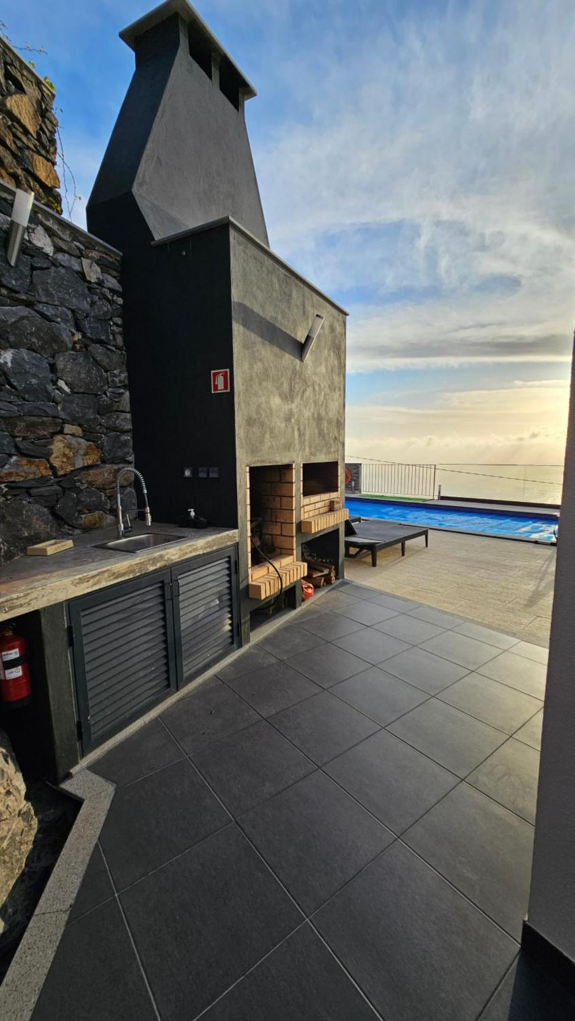 Majestic Seaview Villa ファハ・ダ・オヴェルハ エクステリア 写真